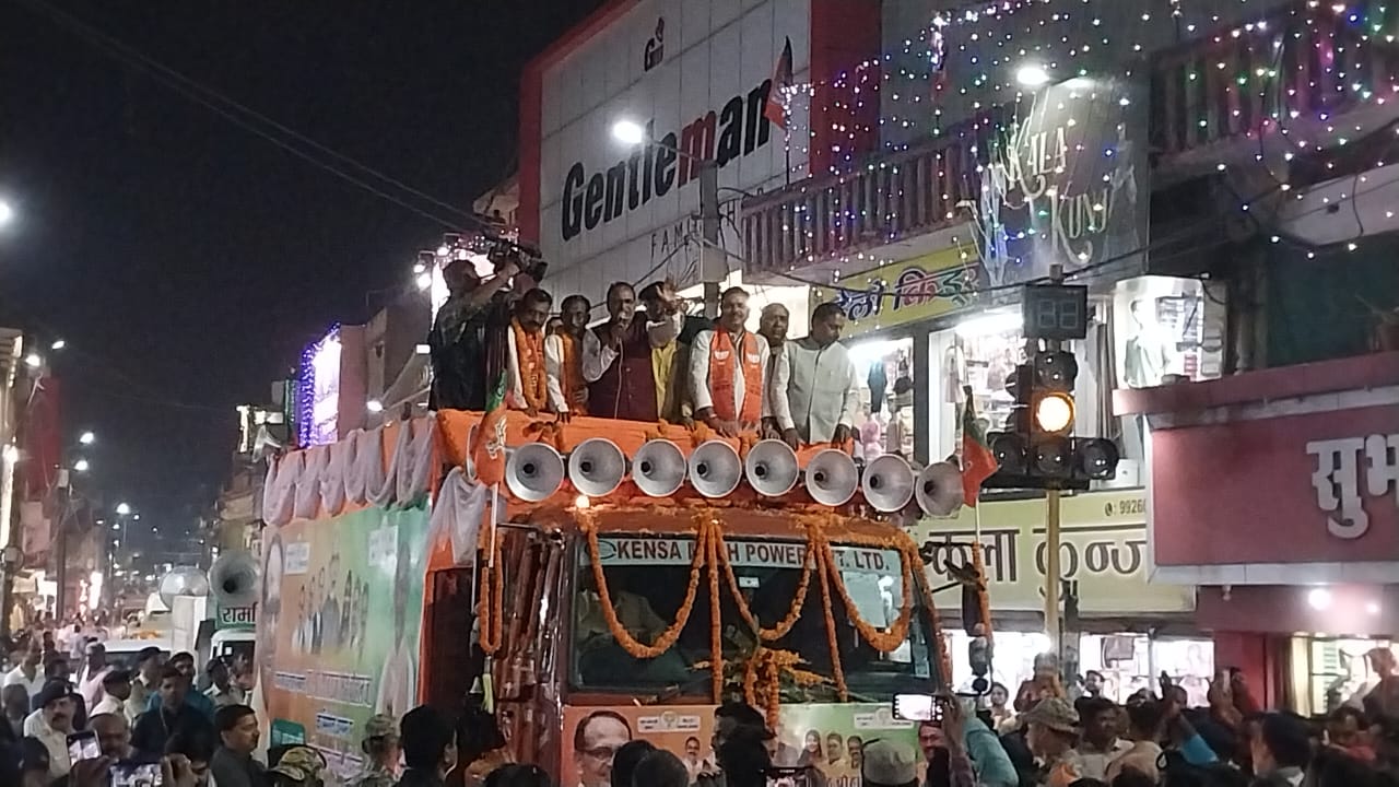 मध्य प्रदेश के मुखिया व लाडली बहनों के भाई मुख्यमंत्री शिवराज सिंह देर रात चौहान बैढ़न पहुंचे।