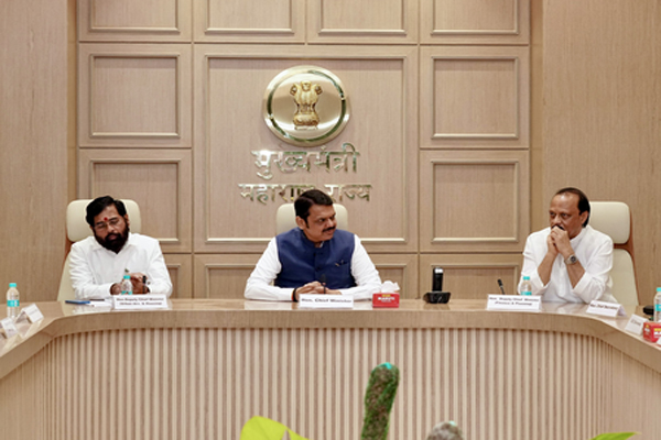 मुंबई में रक्षा बलों और राज्य सरकार की उच्चस्तरीय बैठक, फडणवीस बोले - 'बेहतर समन्वय के साथ सुरक्षा हमारी प्राथमिकता
