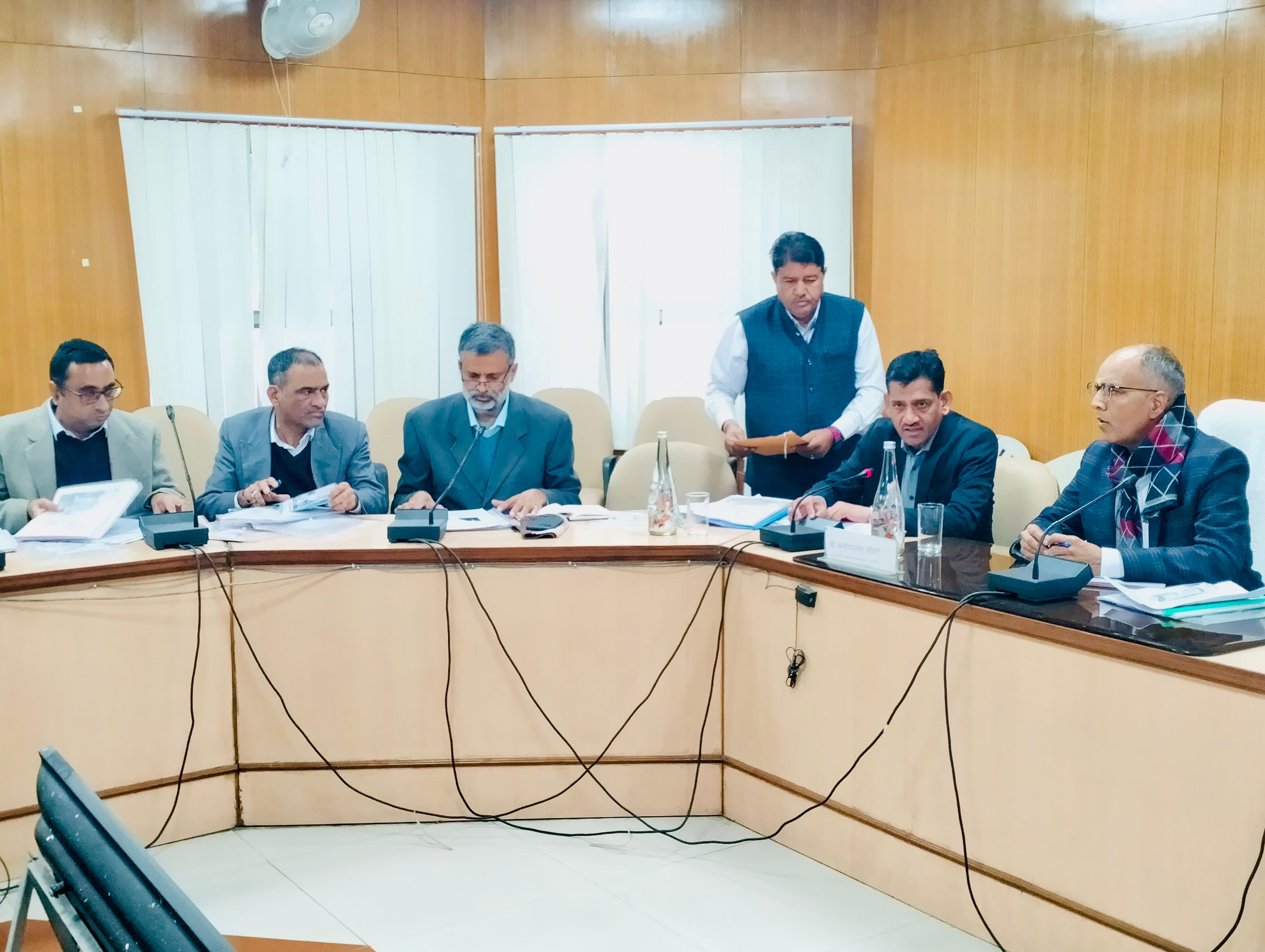 जन स्वास्थ्य अभियांत्रिकी विभाग ने जोधपुर एवं फलोदी जिले के विभागीय अधिकारियों के साथ ली समीक्षा बैठक —अवैध जल कनेक्शन पर होगी सख्त कार्यवाही —आमजन की मूलभूत पेयजल सुविधाओं को सुदृढ़ बनाने में सभी अधिकारी करें कार्य- जलदाय मंत्री.