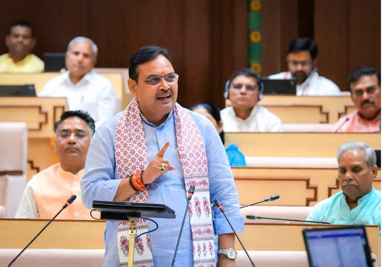 फूल चमन में खिलते हैं, हम सदन में मिलते हैं...,मुख्यमंत्री भजनलाल ने विधानसभा में कविताओं व शेरो-शायरियों से दिया विपक्ष को जवाब