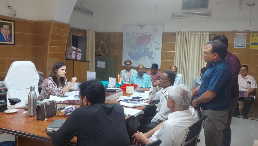 भीषण गर्मी से राहत को लेकर कलेक्टर सोम्या झा ने दिए सख्त निर्देश