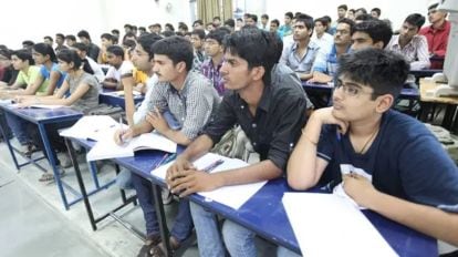 कोटा मे हॉस्टलों में सन्नाटा, कोचिंग से जुड़े व्यापार को नुकसान, खाली हो रहा कोटा!