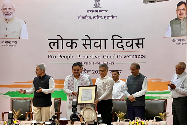 सिविल सर्विस डे 2025 - सीएम एक्सीलेंस अवार्ड से प्रमुख शासन सचिव अजिताभ शर्मा सहित अन्य आईएएस एवं अधिकारी हुए सम्मानित, कार्यक्रम मे मुख्य सचिव सुधांश पंत, डीजीपी यू आर साहू, मुख्य प्रधान वन संरक्षक सहित अन्य अधिकारी मौजूद रहे.