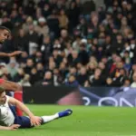 Jamie Carragher Bela Micky van de Ven Usai Tekel Alexander Isak: Hanya Nasib Buruk