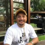 Sal Priadi Klarifikasi Foto dengan Sitok Srengenge: “Sikap Saya Jelas, Enggak Membela”